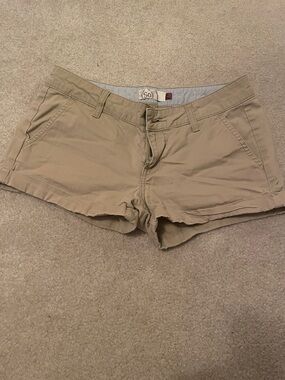 SO Tan Casual Low-Rise Jean Shorts